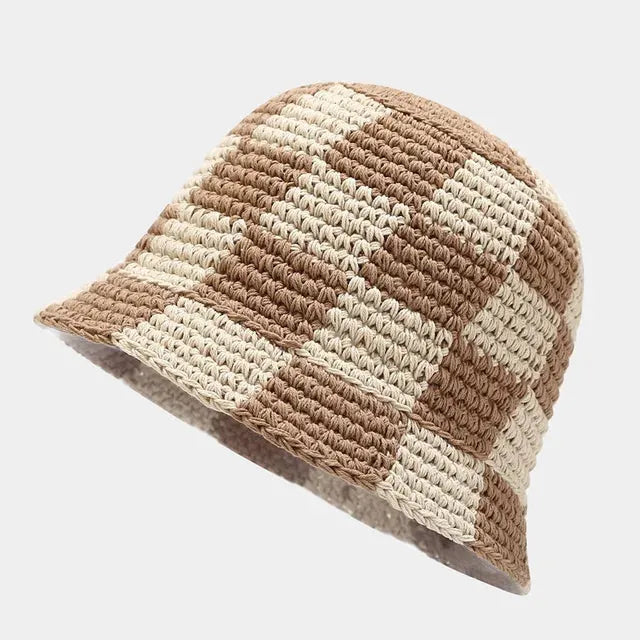 Handgemachter Häkel-Bucket-Hut für Damen, ideal für Frühling und Sommer. Weicher Sonnenhut im karierten Design, perfekt für Strand und Freizeit.