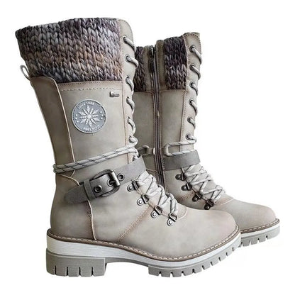 Damen Winterstiefel beige, gefüttert, mit Strickbund und Schnürung. Robuste Sohle, ideal für kalte Tage. Modisch und funktional.