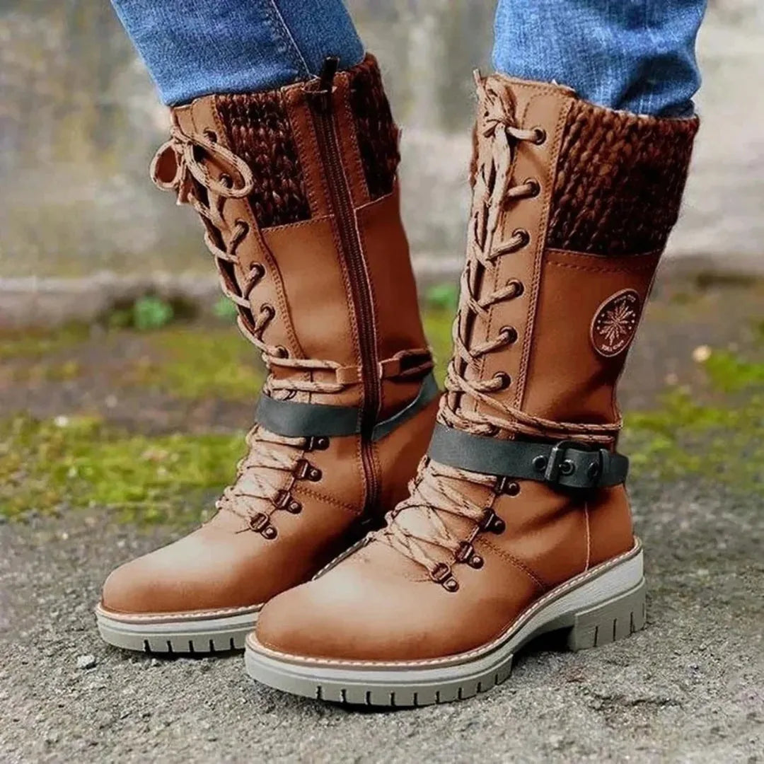 Damenstiefel aus braunem Leder mit Schnürung und Reißverschluss, gefütterter Schaft, robuste Sohle. Perfekt für Herbstmode und Outdoor-Aktivitäten.