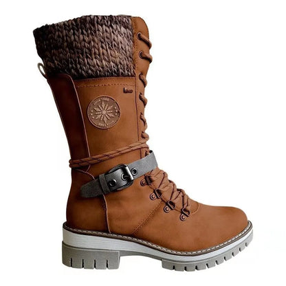 Damen-Winterstiefel in Braun, gefüttert, mit Schnürung und Schnalle. Robuste Sohle, ideal für kalte Tage. Modisch und funktional.