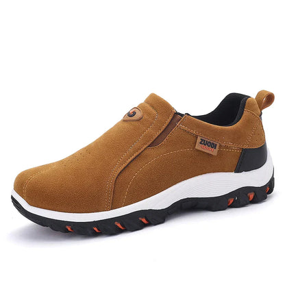 Brauner Herren-Sneaker aus Wildleder, rutschfest, bequem, für Outdoor-Aktivitäten.
