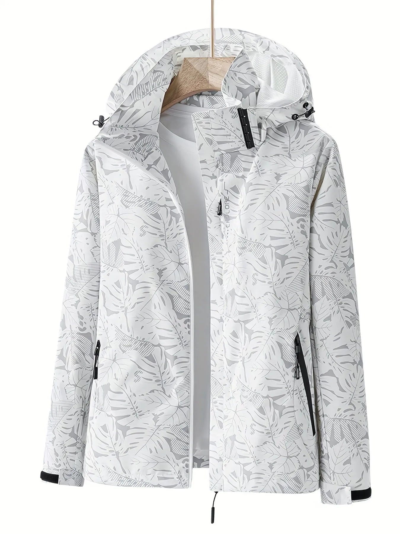 Weiße Damenjacke mit Kapuze, floralem Muster und Reißverschlusstaschen. Perfekt für Outdoor-Aktivitäten. Modische, funktionale Damenbekleidung.