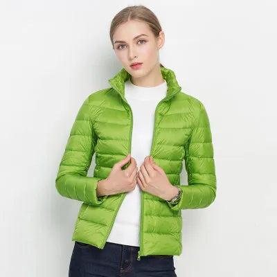 Grüne Damen-Daunenjacke, leicht und warm, ideal für Herbst und Winter. Modische Steppjacke, perfekt für Outdoor-Aktivitäten und Alltag.